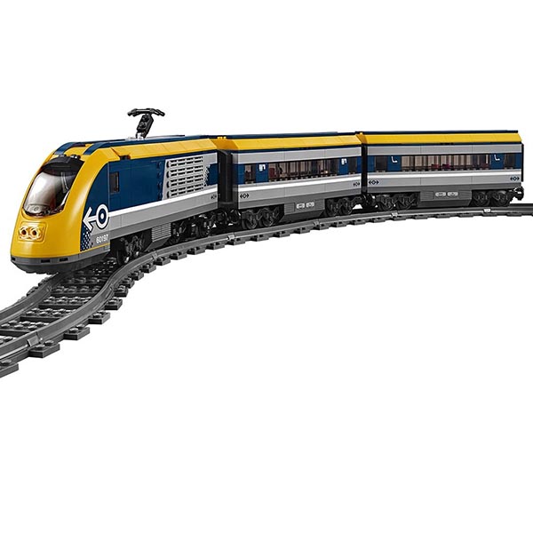 LEGO Пассажирский поезд